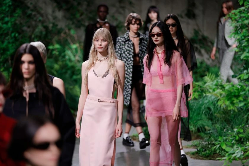 Gucci Cruise 25 Londra runway show full looks sabato highlight