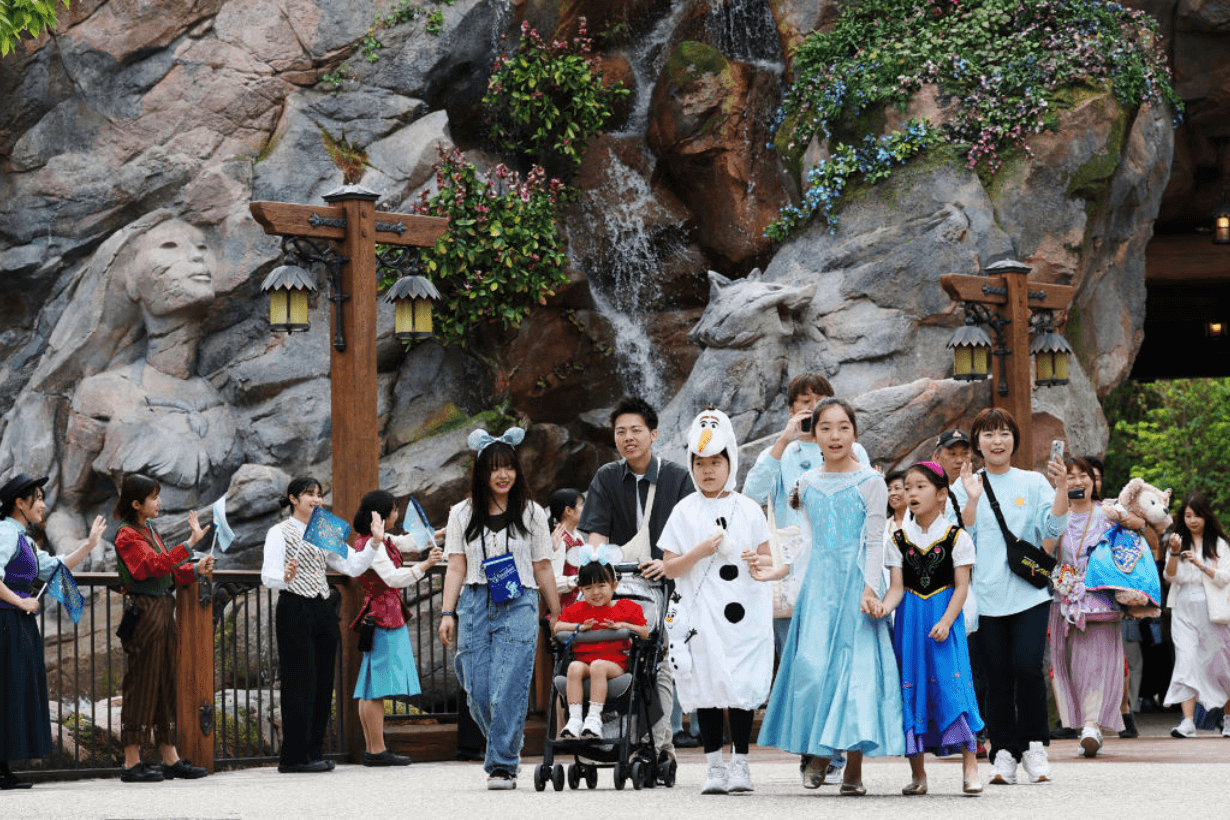 tokyo-disneyland-fantasy-springs-disney-theme-parks-ice-kingdom-princess-forest-peter-pans-neverland-disney-hotel-fantasy-springs-opening-tokyo-disney-resort-disneysea-fs
