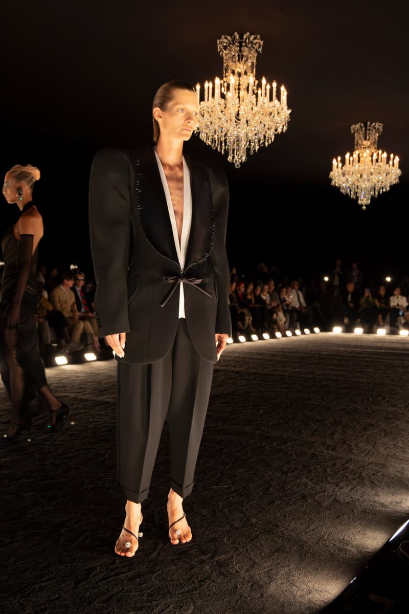 Schiaparelli 2024 高級訂製大秀重現 1950 年代流行輪廓,創意總監 Daniel Roseberry 帶我們回到慶祝女性解放的晚禮
