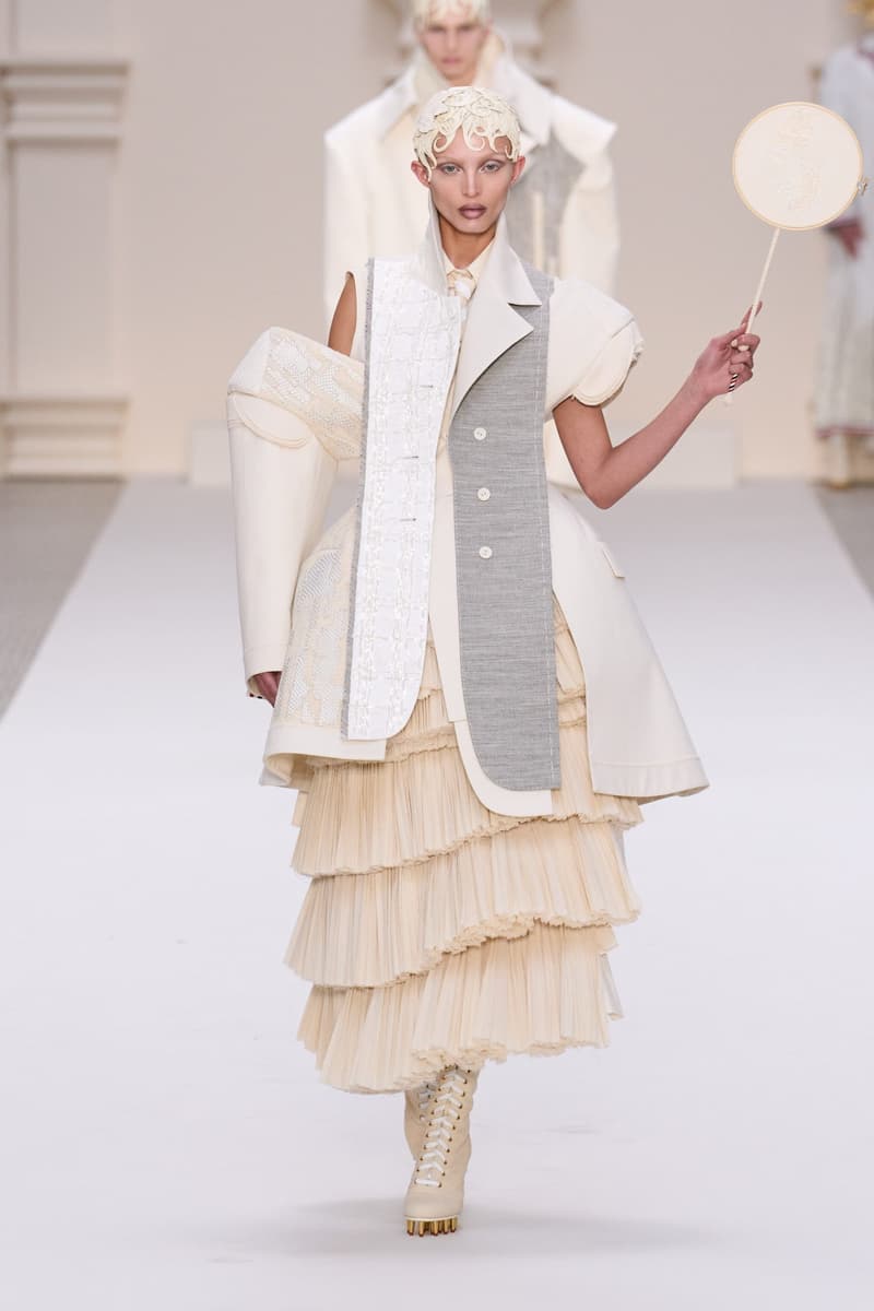 2024 Thom Browne 高級訂製大秀:圍繞 Muslin 平紋細布為主題,打破只用精貴面料的高訂傳統,不但致敬古代雕像藝術,同時預示 2024 巴黎奧運的來臨?