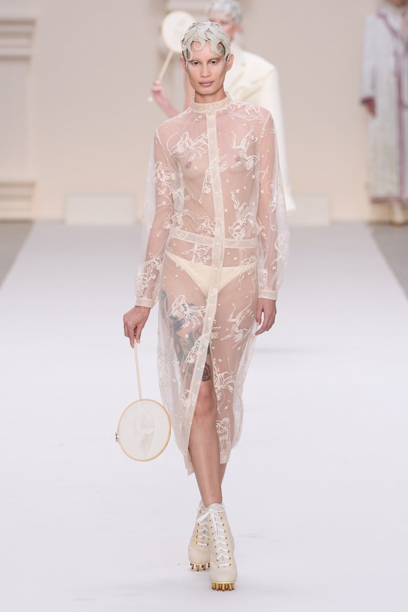 2024 Thom Browne 高級訂製大秀：圍繞 Muslin 平紋細布為主題，打破只用精貴面料的高訂傳統，不但致敬古代雕像藝術，同時預示 2024 巴黎奧運的來臨？