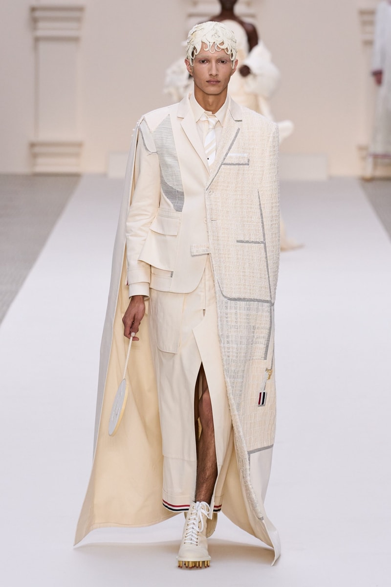 2024 Thom Browne 高級訂製大秀：圍繞 Muslin 平紋細布為主題，打破只用精貴面料的高訂傳統，不但致敬古代雕像藝術，同時預示 2024 巴黎奧運的來臨？