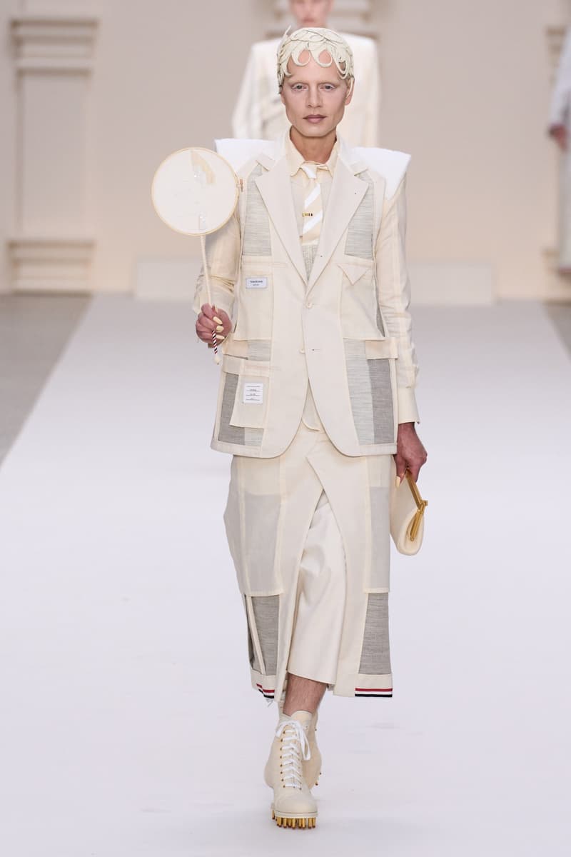 2024 Thom Browne 高級訂製大秀:圍繞 Muslin 平紋細布為主題,打破只用精貴面料的高訂傳統,不但致敬古代雕像藝術,同時預示 2024 巴黎奧運的來臨?