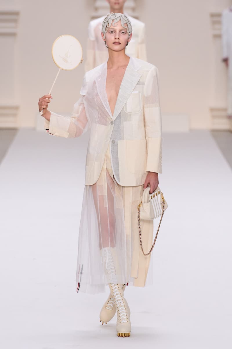 2024 Thom Browne 高級訂製大秀:圍繞 Muslin 平紋細布為主題,打破只用精貴面料的高訂傳統,不但致敬古代雕像藝術,同時預示 2024 巴黎奧運的來臨?