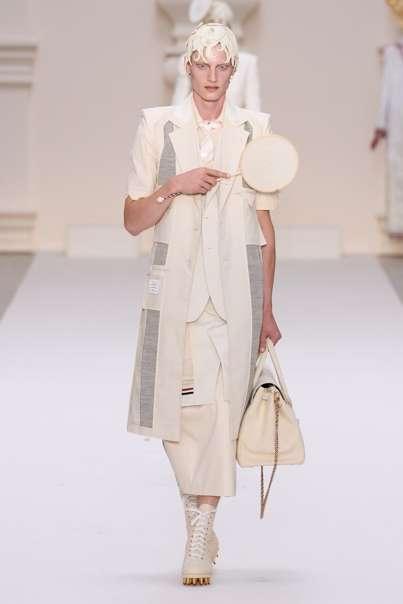 2024 Thom Browne 高級訂製大秀:圍繞 Muslin 平紋細布為主題,打破只用精貴面料的高訂傳統,不但致敬古代雕像藝術,同時預示 2024 巴黎奧運的來臨?