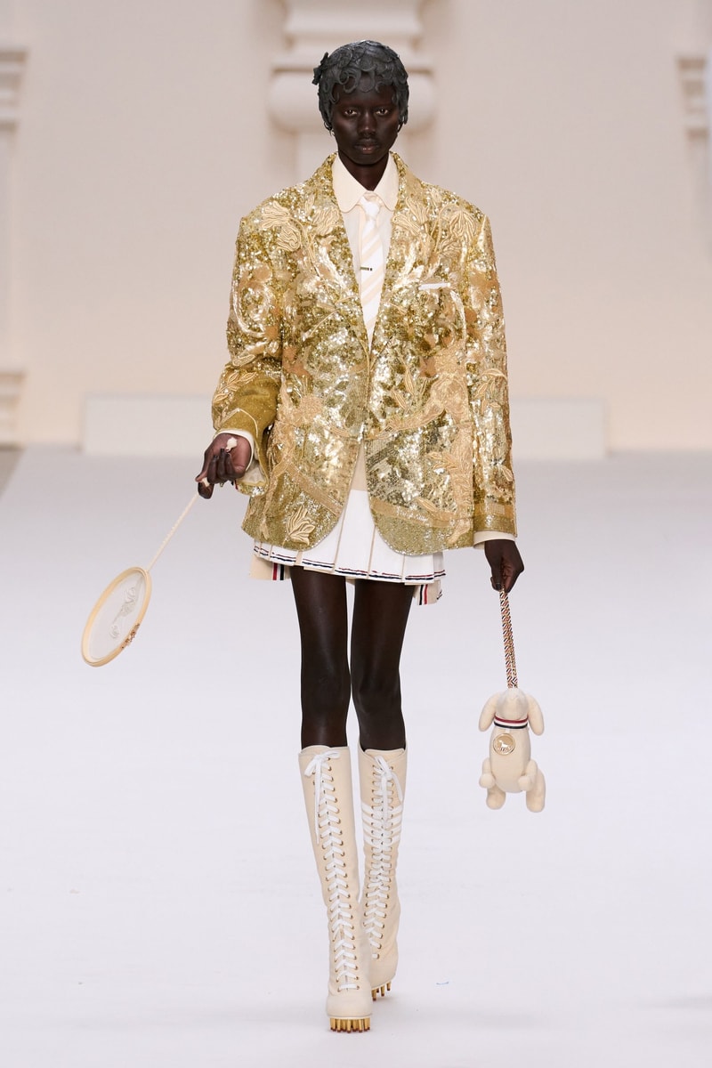 2024 Thom Browne 高級訂製大秀：圍繞 Muslin 平紋細布為主題，打破只用精貴面料的高訂傳統，不但致敬古代雕像藝術，同時預示 2024 巴黎奧運的來臨？