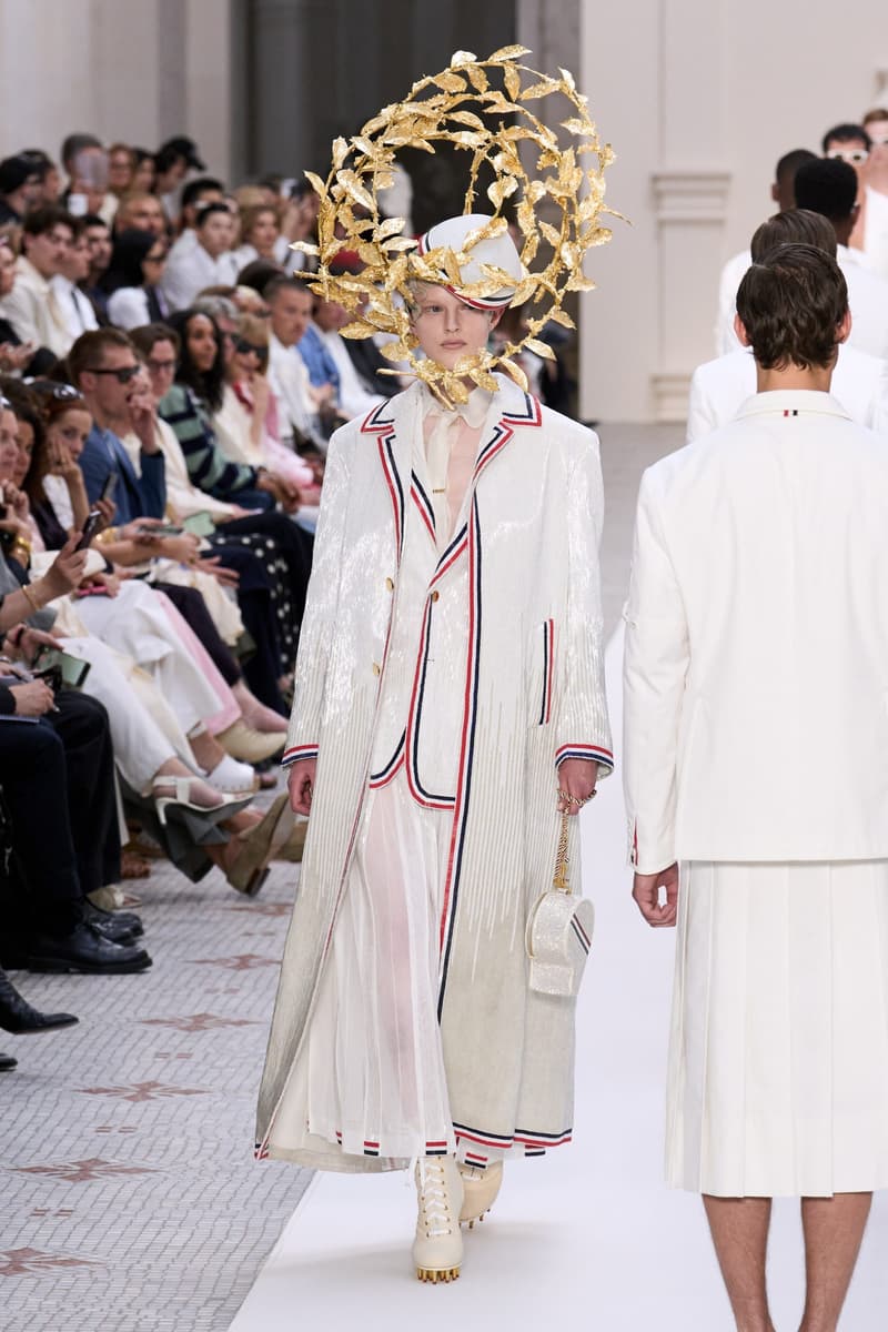 2024 Thom Browne 高級訂製大秀:圍繞 Muslin 平紋細布為主題,打破只用精貴面料的高訂傳統,不但致敬古代雕像藝術,同時預示 2024 巴黎奧運的來臨?