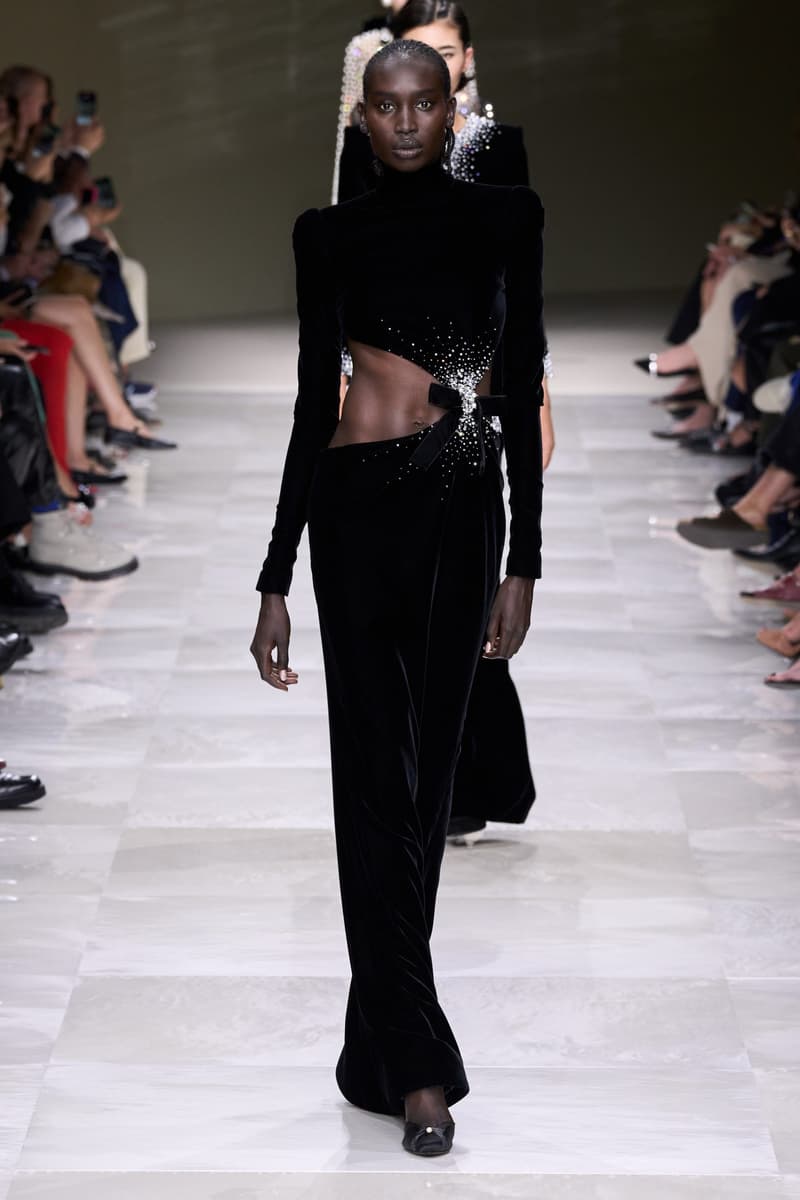 Armani Piere 2024 高級訂制圍繞珍珠為題,以裝飾點綴向人們述說優雅之美~