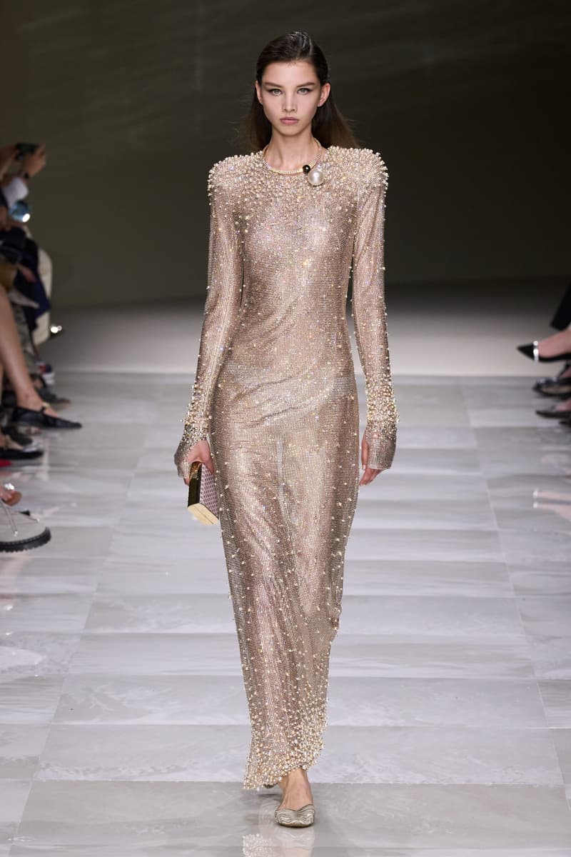 Armani Piere 2024 高級訂制圍繞珍珠為題,以裝飾點綴向人們述說優雅之美~