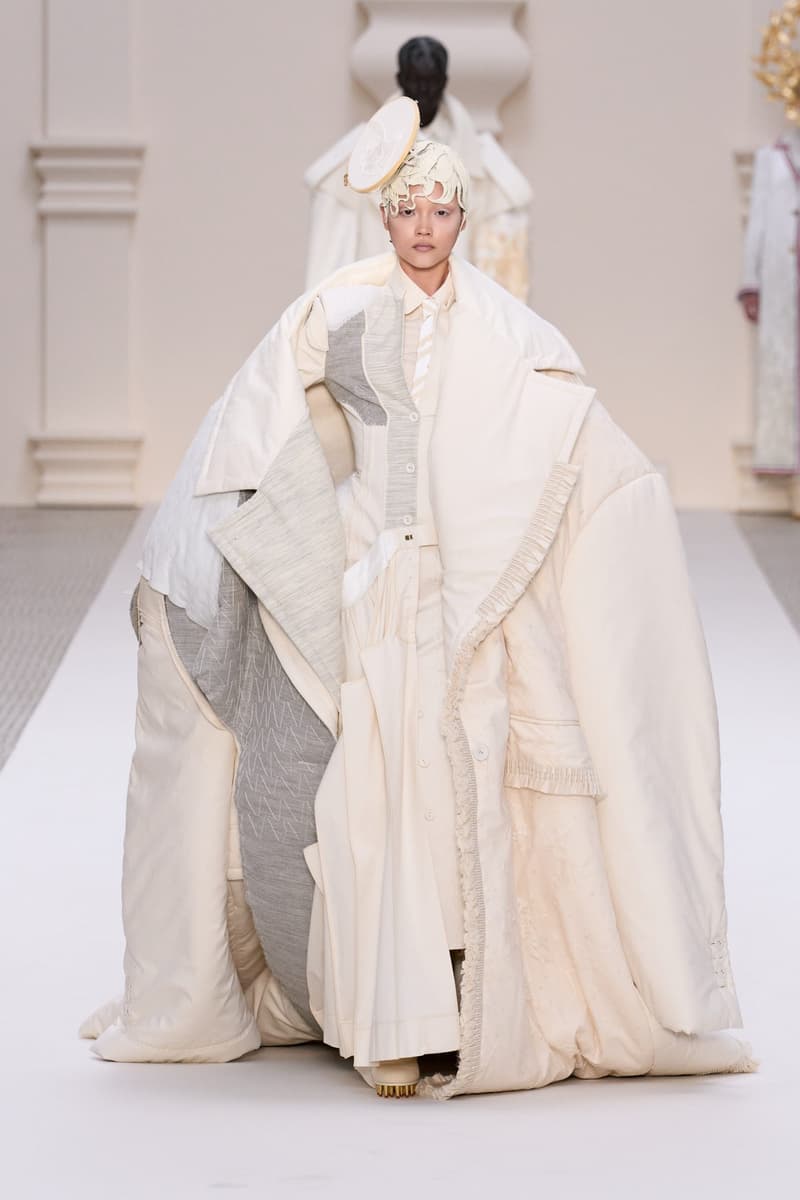 2024 Thom Browne 高級訂製大秀:圍繞 Muslin 平紋細布為主題,打破只用精貴面料的高訂傳統,不但致敬古代雕像藝術,同時預示 2024 巴黎奧運的來臨?