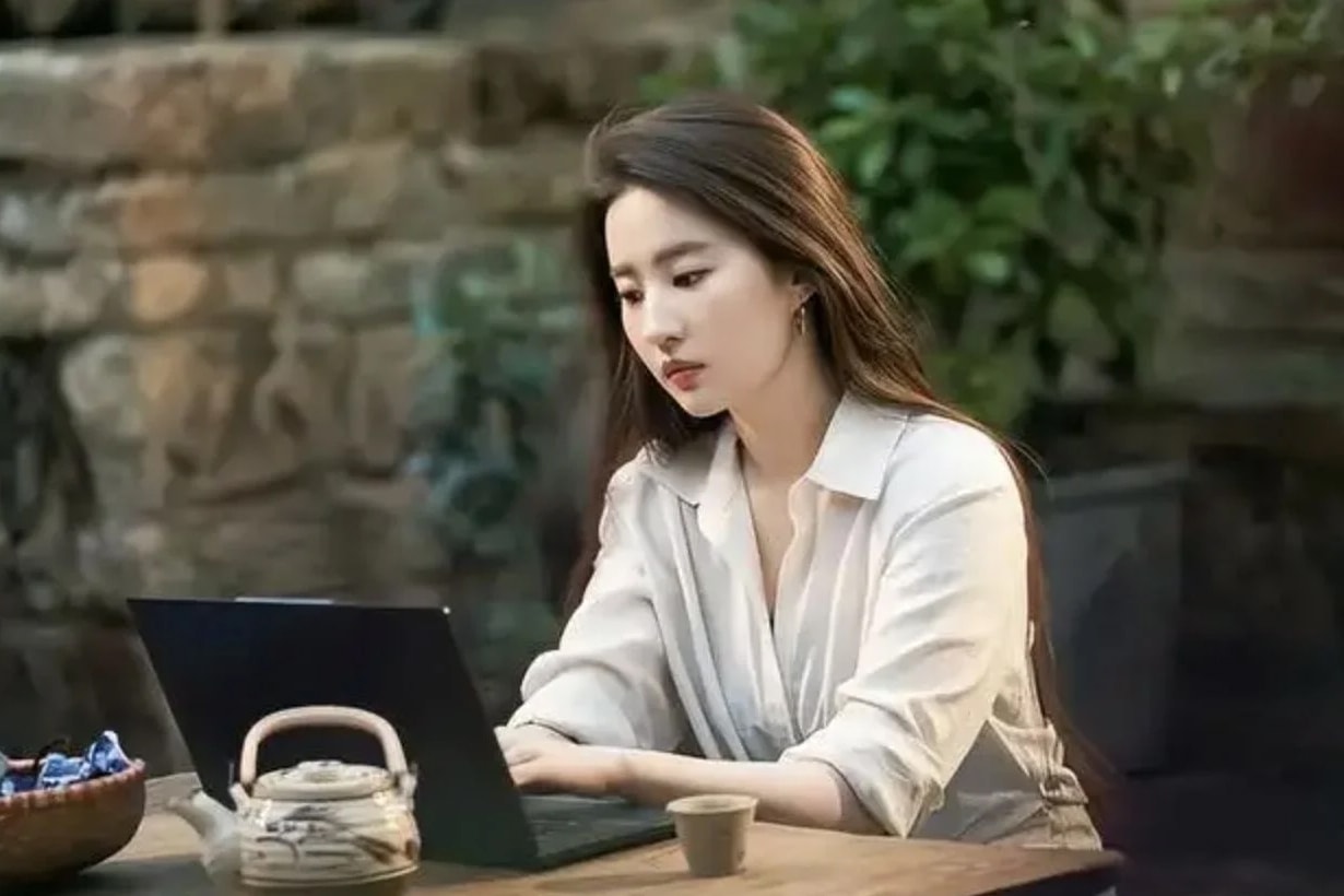 《玫瑰的故事》教會我們的事:亦舒的獨特愛情觀,是每個女生都要學習的態度