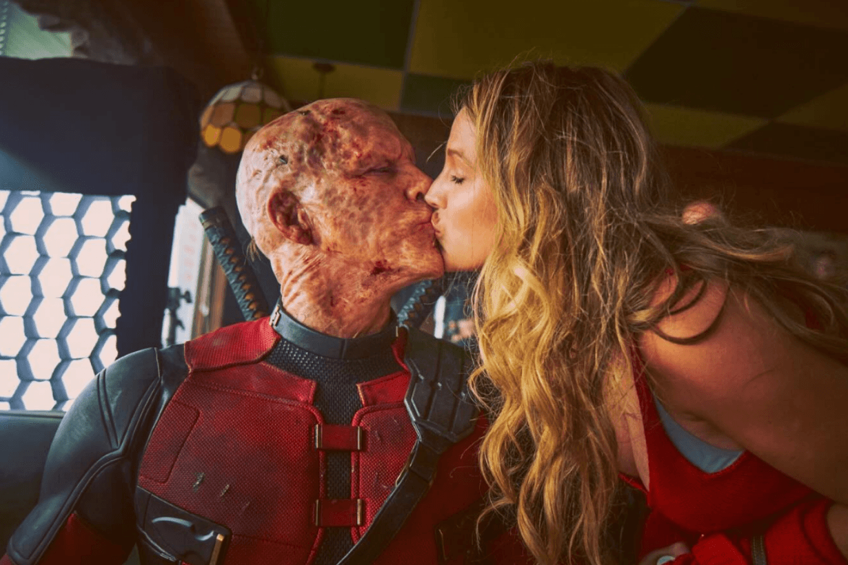 Blake Lively 要演女死侍?與 Gigi Hadid 閃耀登場《死侍與狼人》首映禮,驚艷全場!