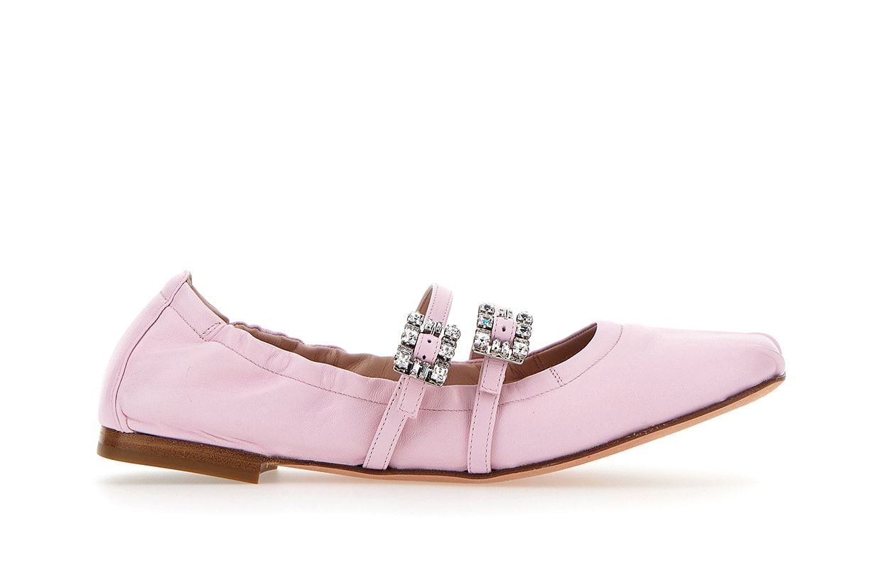 Roger Vivier 除了經典方扣靴,「鉚釘瑪莉珍鞋」甜酷女生必收!