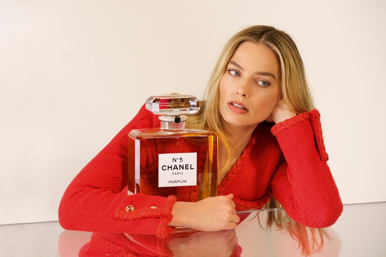香奈兒宣布 Margot Robbie 成為全新 N°5 香水全新形象大使!