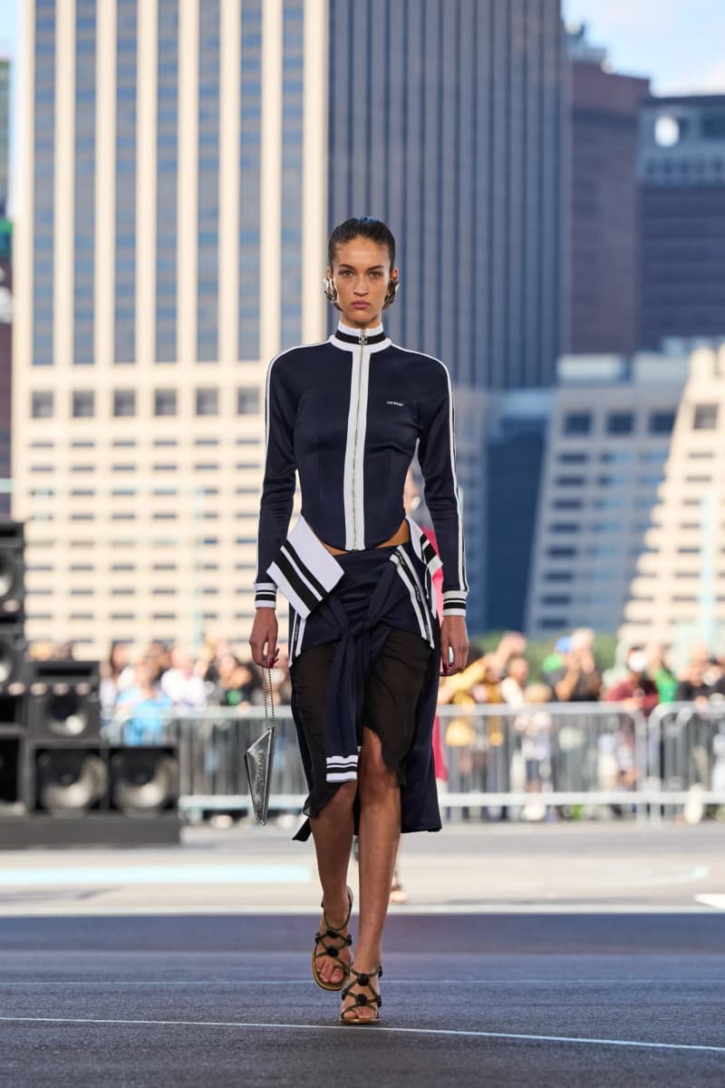 NYFW:Off-White 首次亮相紐約時裝週,為什麼將秀場搬到了籃球場?