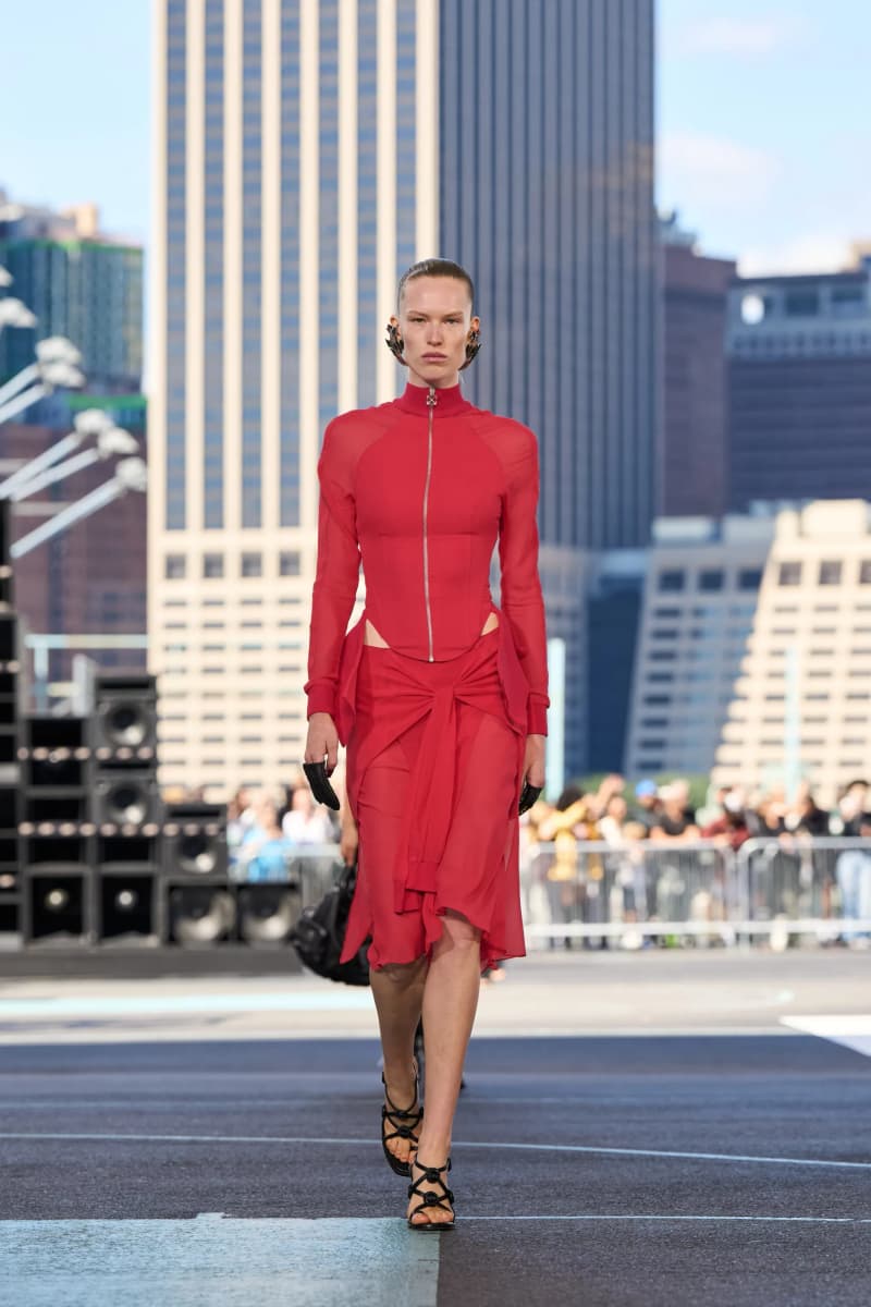 NYFW:Off-White 首次亮相紐約時裝週,為什麼將秀場搬到了籃球場?