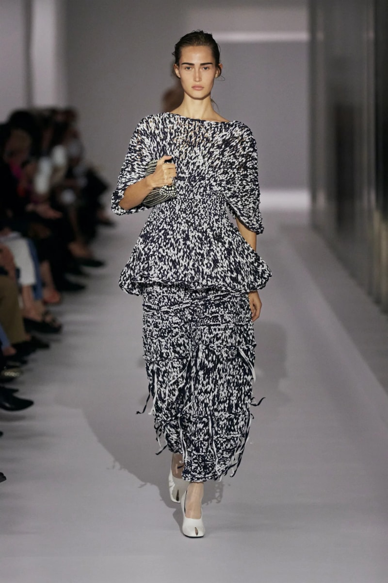 NYFW：Khaite 式的女人味，「透視薄紗褲」將成為本季一大重要趨勢！