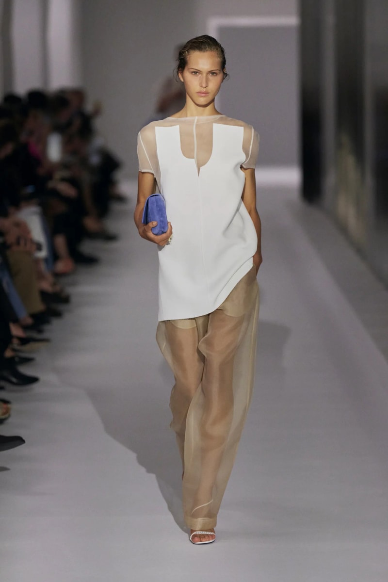 NYFW：Khaite 式的女人味，「透視薄紗褲」將成為本季一大重要趨勢！