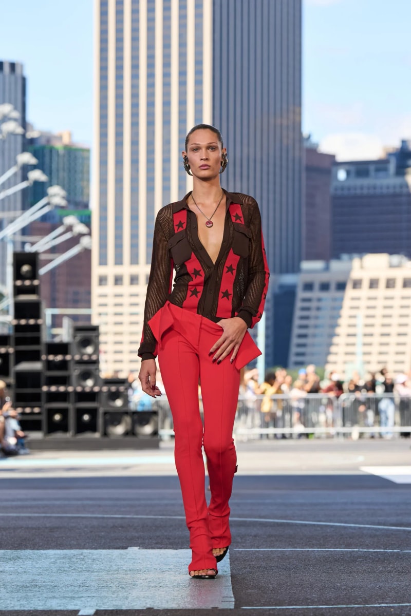 NYFW：Off-White 首次亮相紐約時裝週，為什麼將秀場搬到了籃球場？