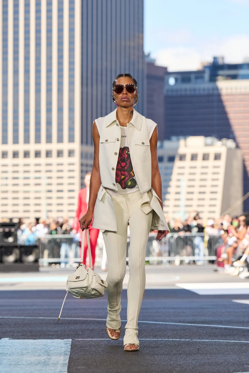 NYFW：Off-White 首次亮相紐約時裝週，為什麼將秀場搬到了籃球場？