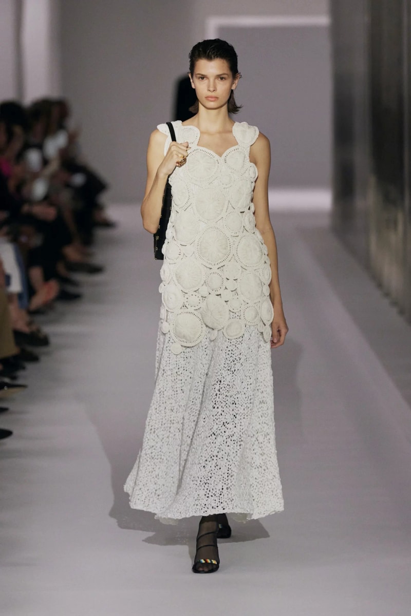 NYFW：Khaite 式的女人味，「透視薄紗褲」將成為本季一大重要趨勢！