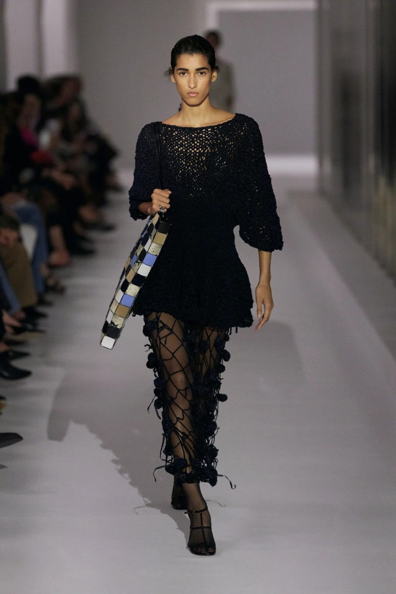 NYFW：Khaite 式的女人味，「透視薄紗褲」將成為本季一大重要趨勢！