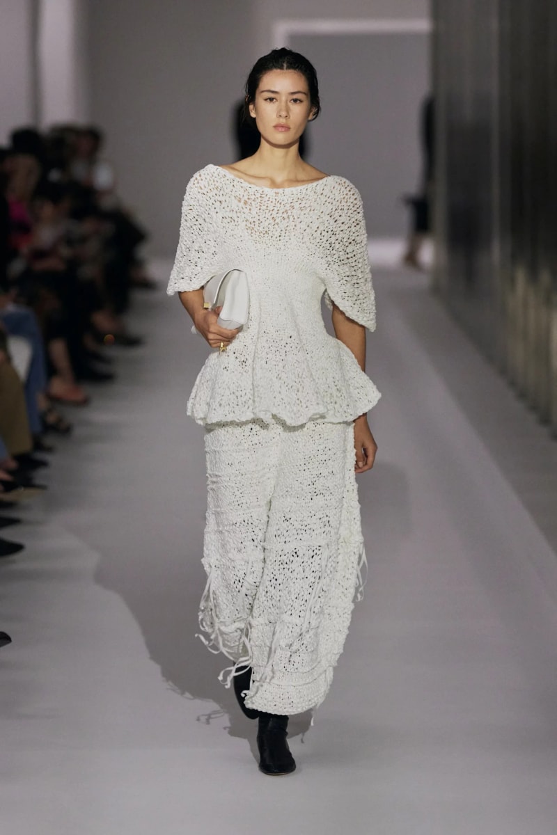 NYFW：Khaite 式的女人味，「透視薄紗褲」將成為本季一大重要趨勢！