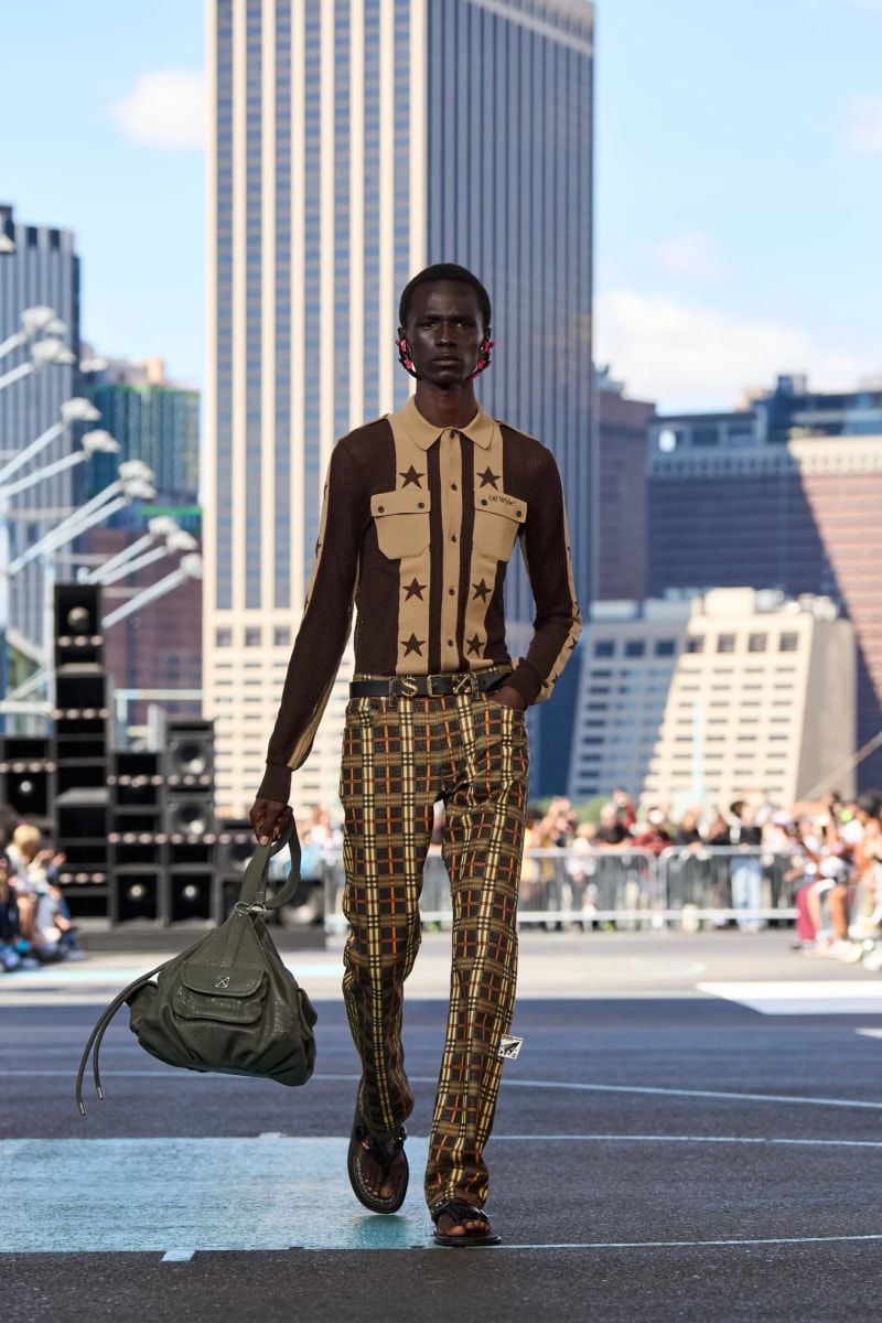 NYFW：Off-White 首次亮相紐約時裝週，為什麼將秀場搬到了籃球場？
