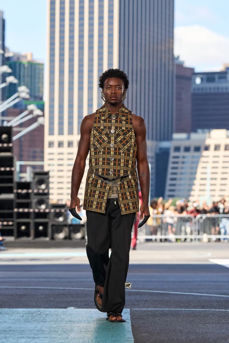 NYFW:Off-White 首次亮相紐約時裝週,為什麼將秀場搬到了籃球場?