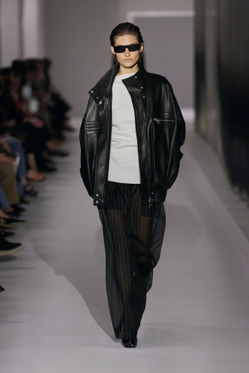 NYFW：Khaite 式的女人味，「透視薄紗褲」將成為本季一大重要趨勢！