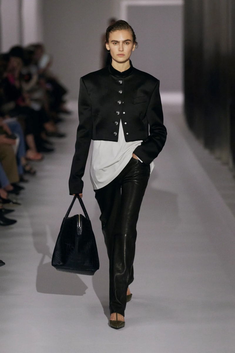NYFW：Khaite 式的女人味，「透視薄紗褲」將成為本季一大重要趨勢！
