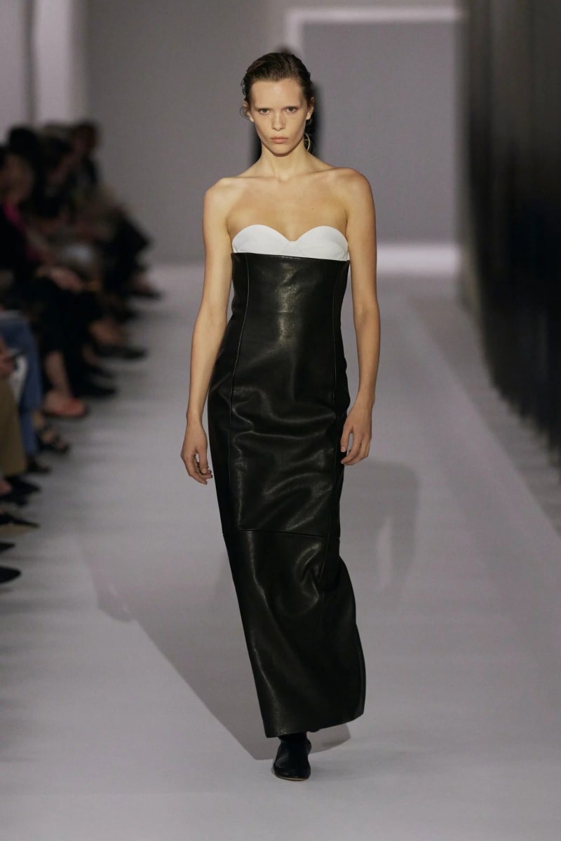 NYFW：Khaite 式的女人味，「透視薄紗褲」將成為本季一大重要趨勢！