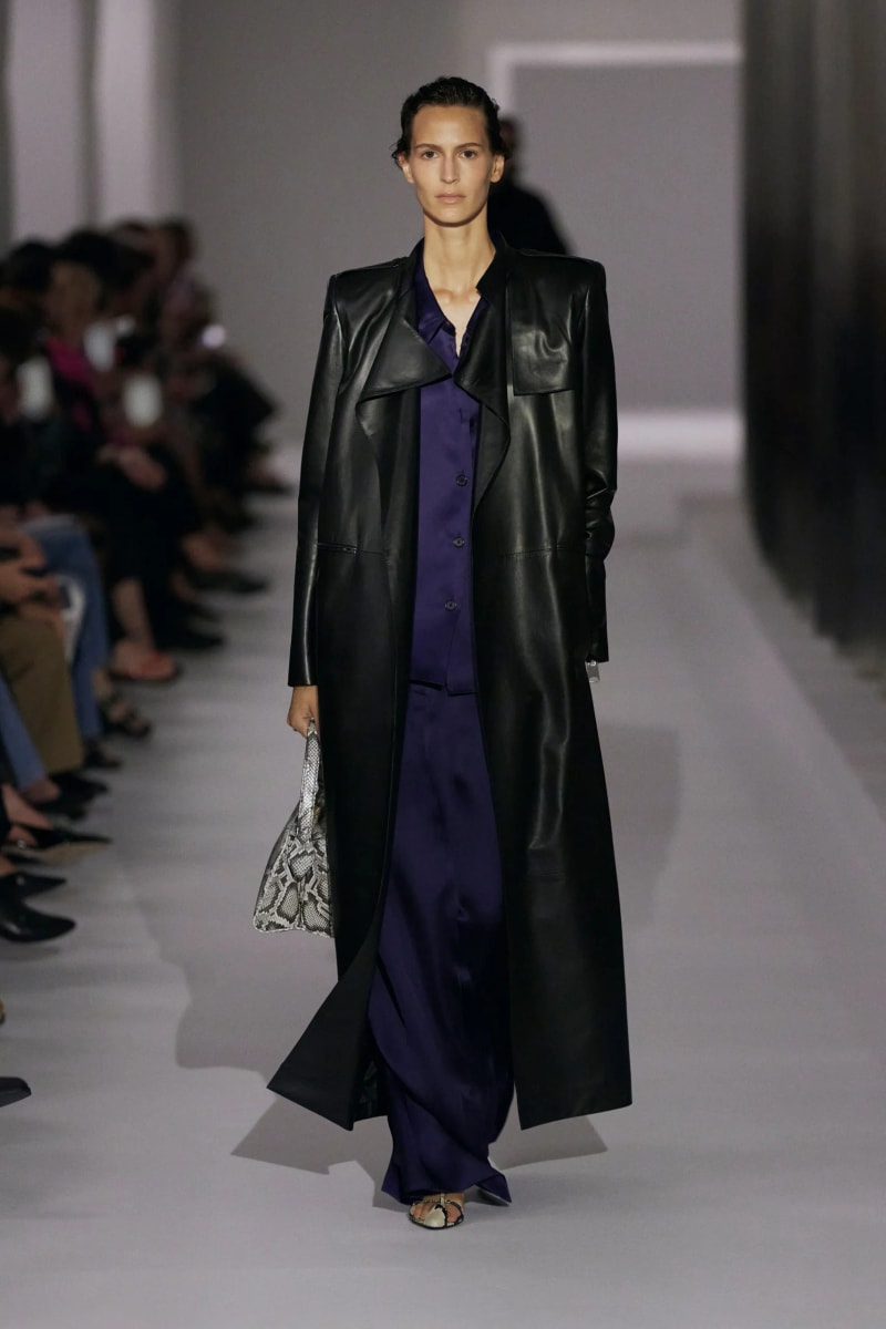 NYFW：Khaite 式的女人味，「透視薄紗褲」將成為本季一大重要趨勢！