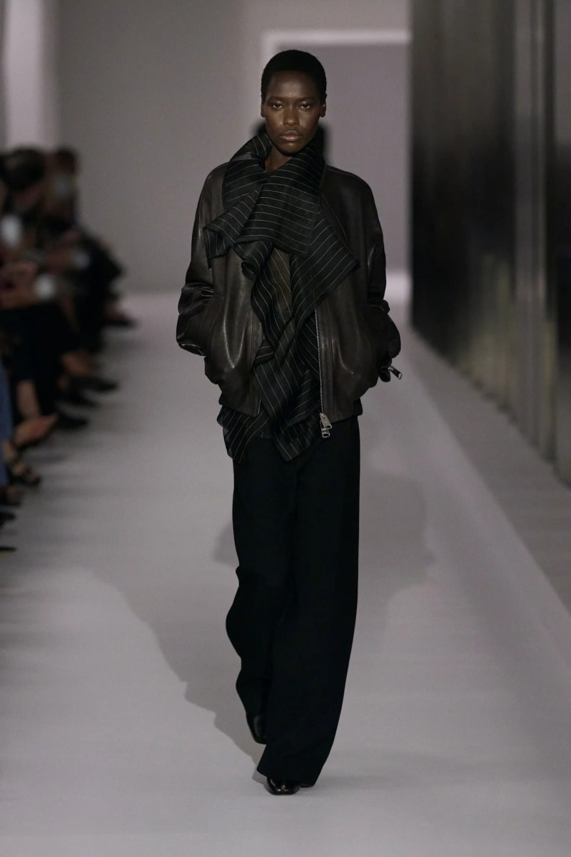 NYFW：Khaite 式的女人味，「透視薄紗褲」將成為本季一大重要趨勢！