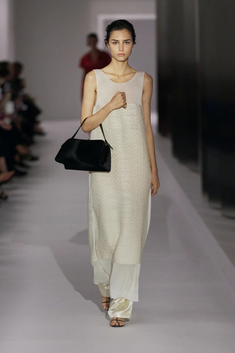 NYFW：Khaite 式的女人味，「透視薄紗褲」將成為本季一大重要趨勢！