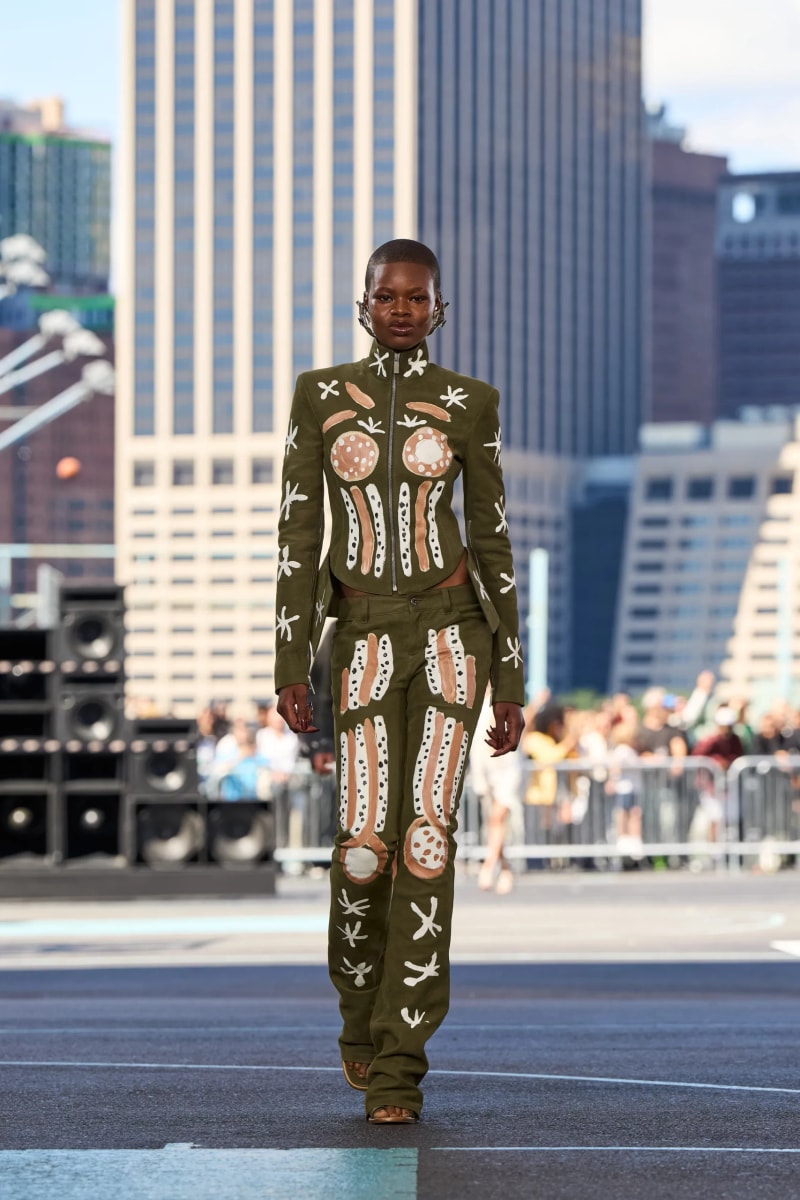 NYFW：Off-White 首次亮相紐約時裝週，為什麼將秀場搬到了籃球場？