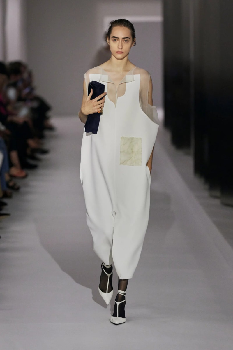 NYFW：Khaite 式的女人味，「透視薄紗褲」將成為本季一大重要趨勢！