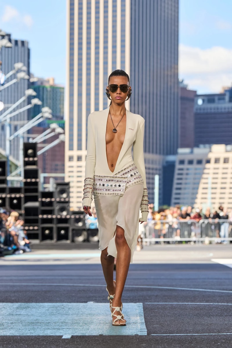 NYFW：Off-White 首次亮相紐約時裝週，為什麼將秀場搬到了籃球場？