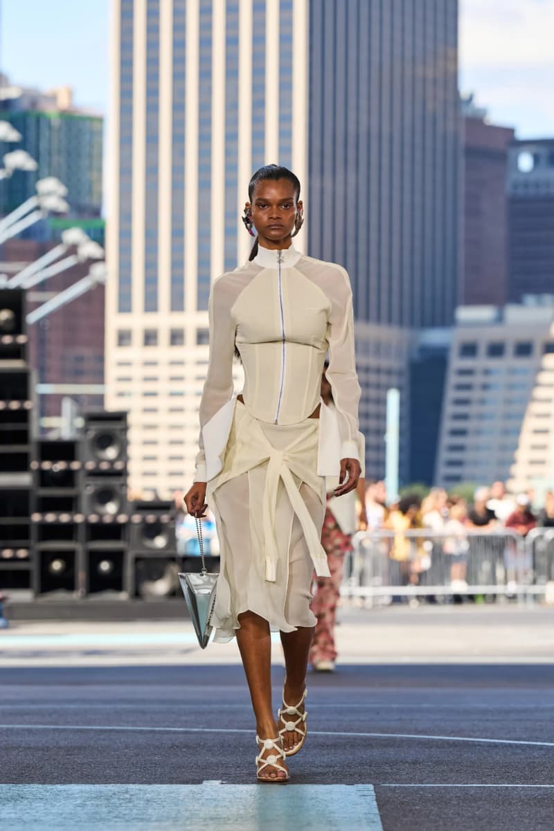 NYFW:Off-White 首次亮相紐約時裝週,為什麼將秀場搬到了籃球場?