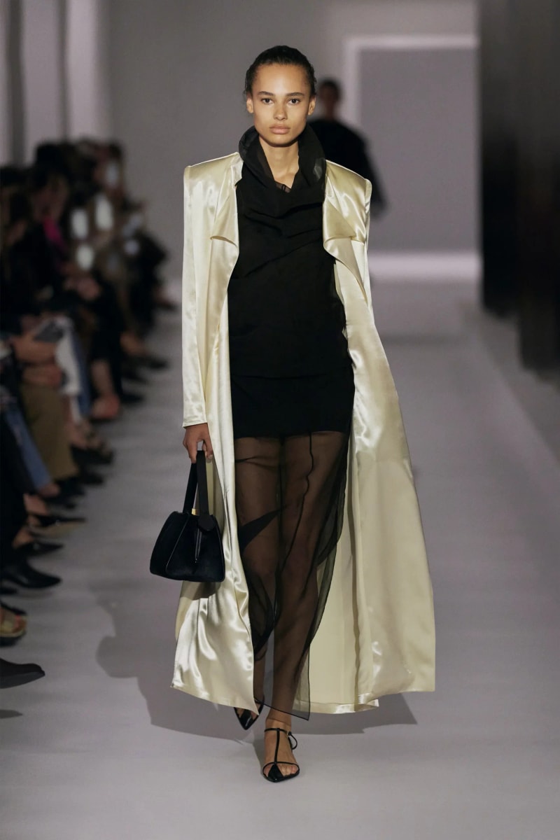 NYFW：Khaite 式的女人味，「透視薄紗褲」將成為本季一大重要趨勢！