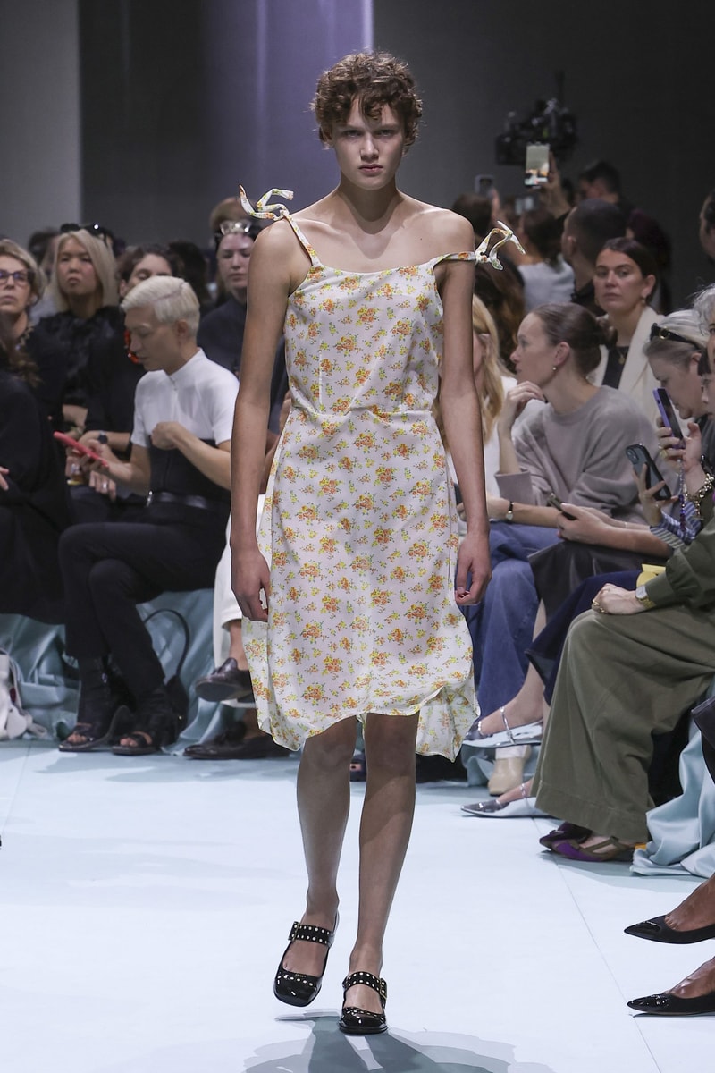 MFW：Prada 2025 春夏大秀娓娓道來，我們那無法被演算法複製的美麗！