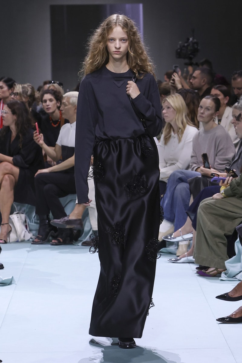 MFW：Prada 2025 春夏大秀娓娓道來，我們那無法被演算法複製的美麗！