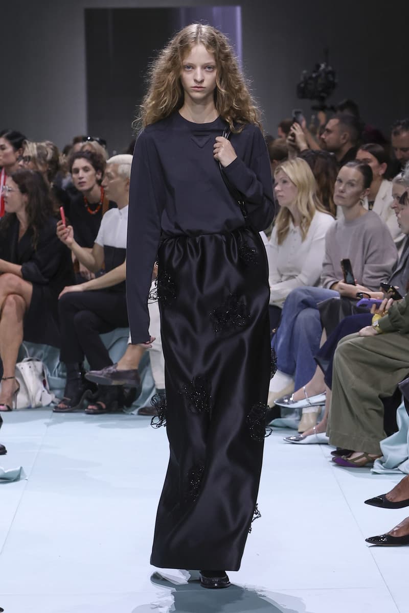 MFW:Prada 2025 春夏大秀娓娓道來,我們那無法被演算法複製的美麗!