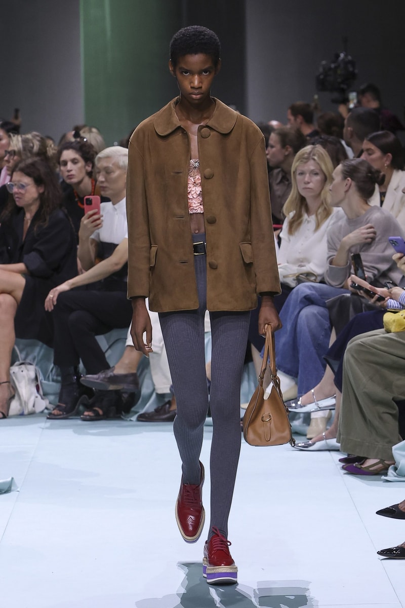 MFW：Prada 2025 春夏大秀娓娓道來，我們那無法被演算法複製的美麗！