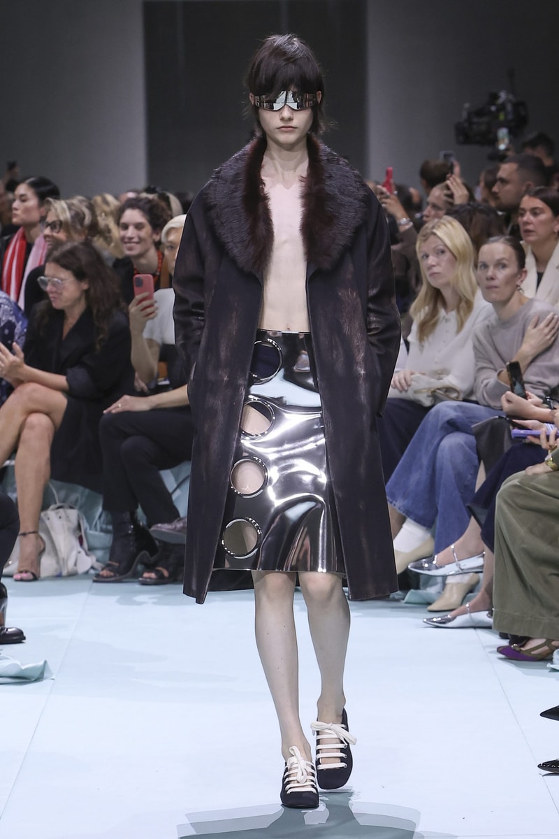 MFW：Prada 2025 春夏大秀娓娓道來，我們那無法被演算法複製的美麗！