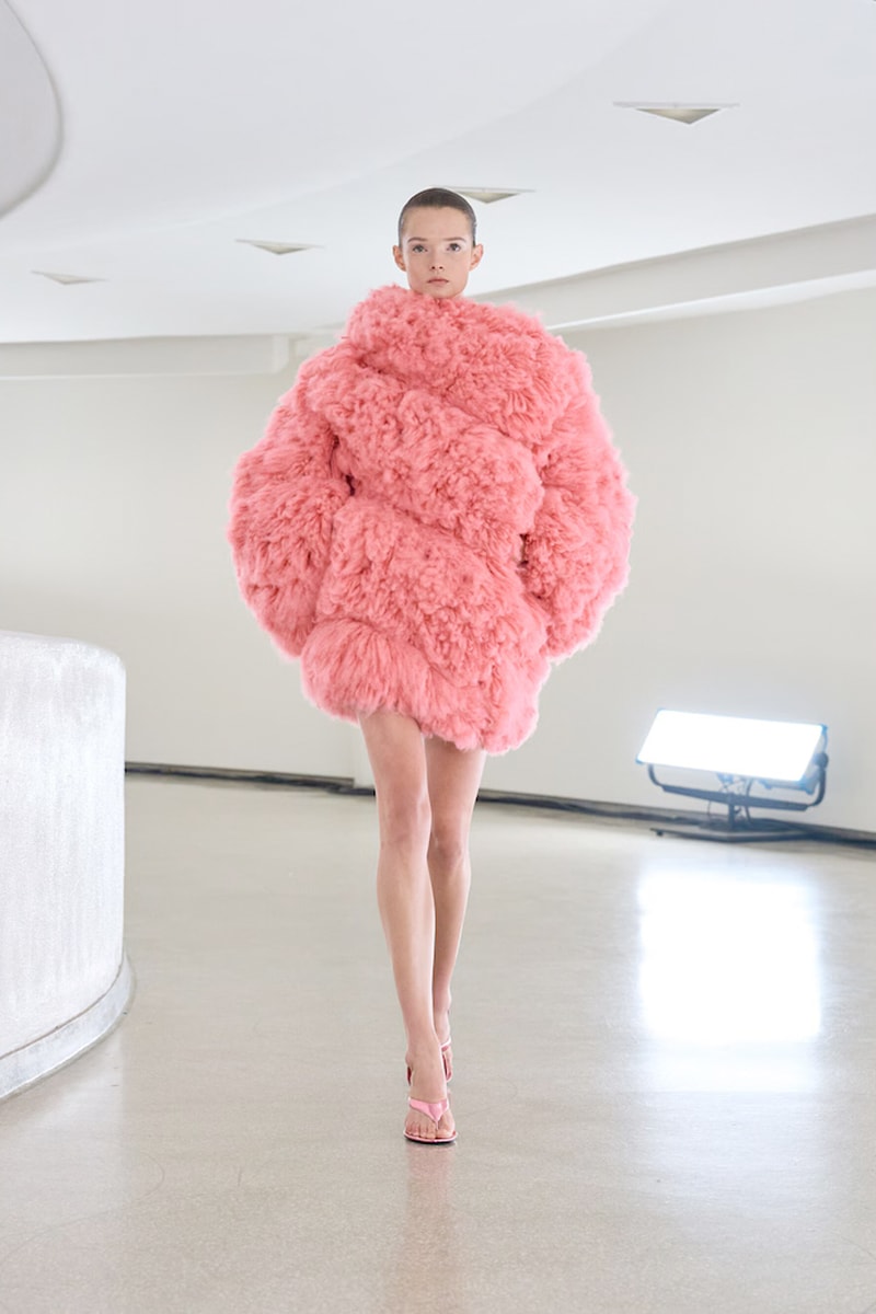 NYFW 懶人筆記：被大牌明星愛瘋了的 Alaïa，選址彩蛋、設計巧思.. 5 個亮點一文看懂！