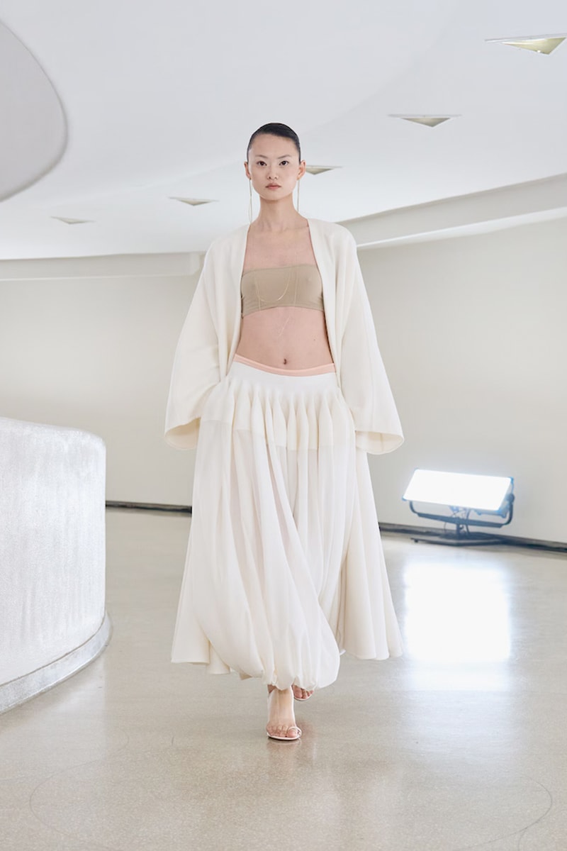 NYFW 懶人筆記：被大牌明星愛瘋了的 Alaïa，選址彩蛋、設計巧思.. 5 個亮點一文看懂！