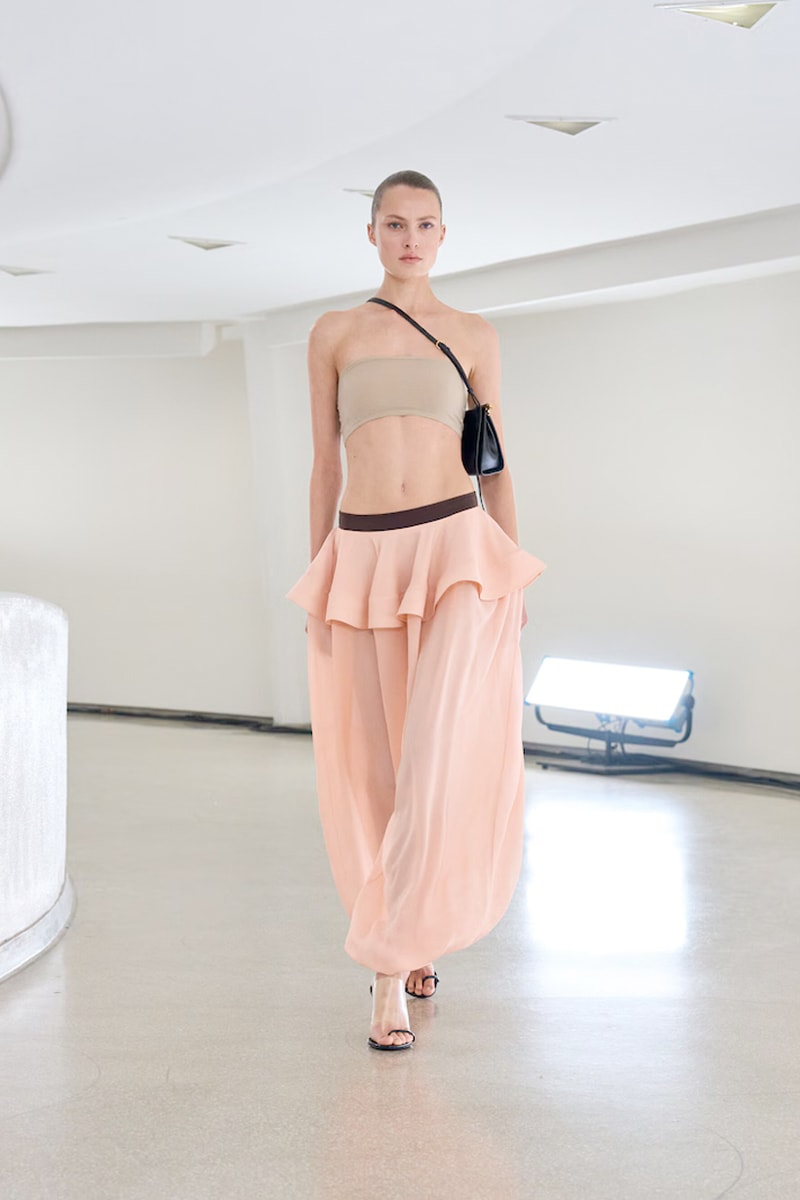 NYFW 懶人筆記：被大牌明星愛瘋了的 Alaïa，選址彩蛋、設計巧思.. 5 個亮點一文看懂！