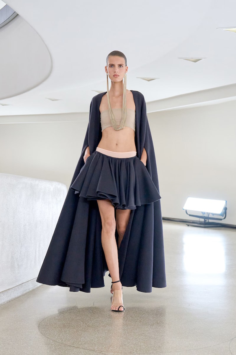 NYFW 懶人筆記：被大牌明星愛瘋了的 Alaïa，選址彩蛋、設計巧思.. 5 個亮點一文看懂！