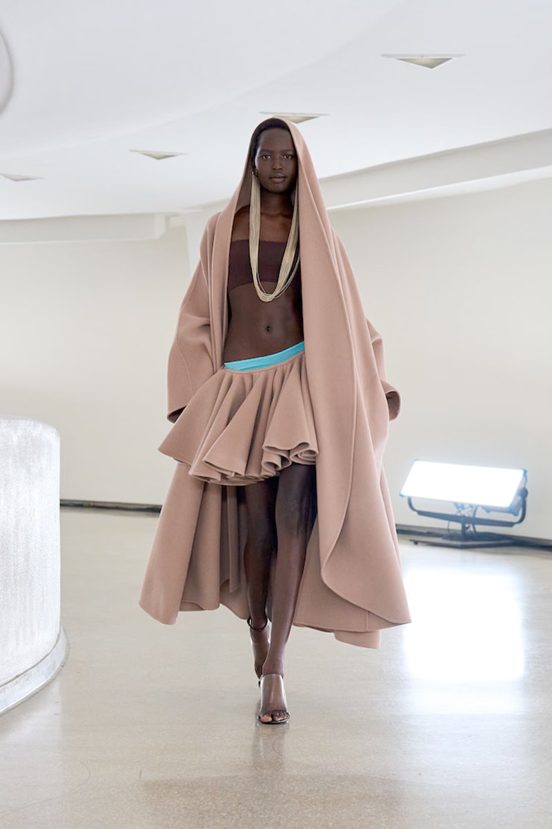 NYFW 懶人筆記：被大牌明星愛瘋了的 Alaïa，選址彩蛋、設計巧思.. 5 個亮點一文看懂！